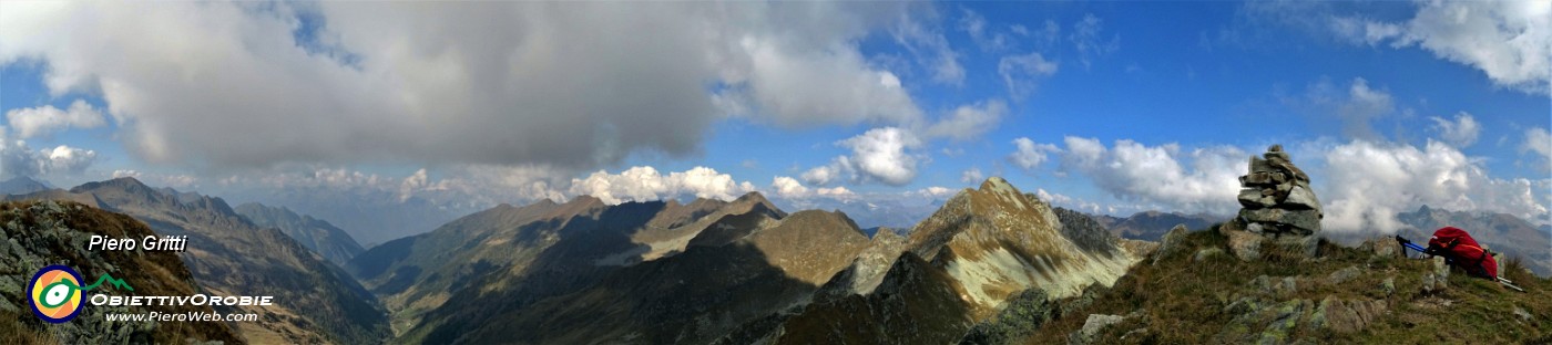 68 Vista sulla Val Grande e le Alpi Retiche.jpg